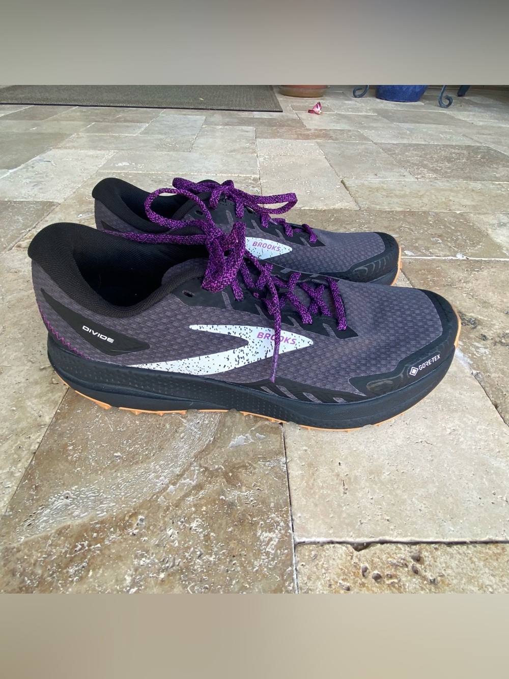 BROOKS Womens Divide 4 GTX Shoes Sz 9.5 M Trail Running Athletic Sneakers Black